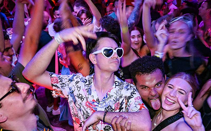 How To Save Money Doing A Pub Crawl In Cairns